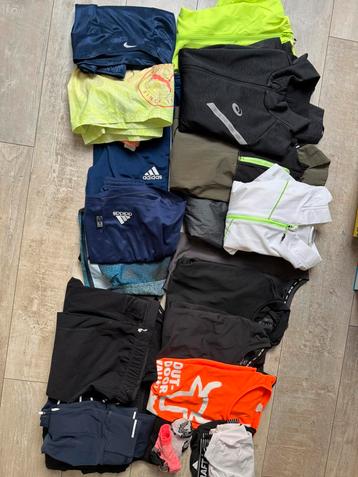 Pakket atletiek sport kleding maat xs/s jongens beschikbaar voor biedingen