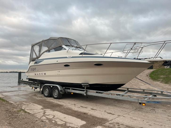 Speedboot/kajuitboot Maxum 2300, Watersport en Boten, Motorboten en Motorjachten, Zo goed als nieuw, Polyester, Ophalen