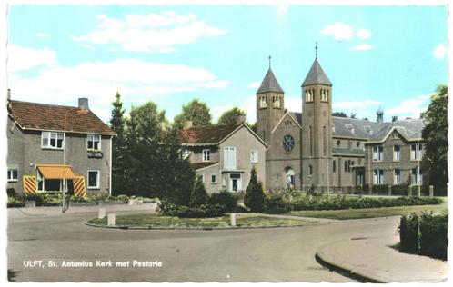 960852	Ulft	St Antonius kerk	Pastorie	 Gelopen met postzegel, Verzamelen, Ansichtkaarten | Nederland, Gelopen, Gelderland, 1960 tot 1980