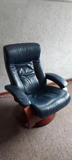 Mooie donkerblauwe draaistoel in Deens design., Huis en Inrichting, Fauteuils, Ophalen, Zo goed als nieuw, 75 tot 100 cm, 50 tot 75 cm