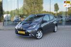 Toyota Aygo 1.0 VVT-i x-play | Camera | Cruise controle | Ai, Auto's, Voorwielaandrijving, Zwart, 4 stoelen, Origineel Nederlands