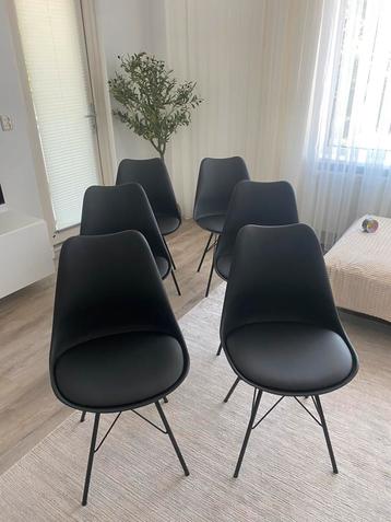 Eetkamerstoelen beschikbaar voor biedingen
