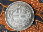 Draken en karakters mooie oude Chinese munt of penning.