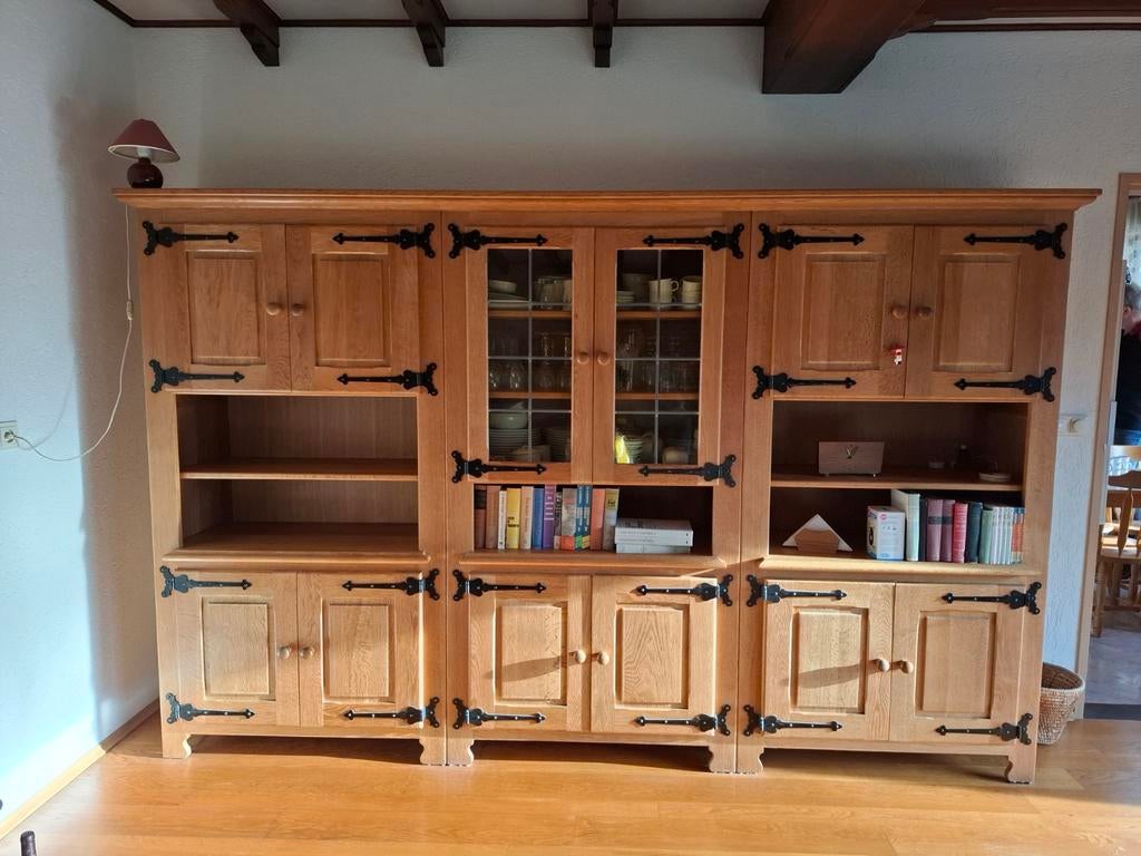 Massief eiken kast met vitrine van meubelfabriek Oisterwijk, Ophalen of Verzenden, 50 tot 75 cm, 200 cm of meer
