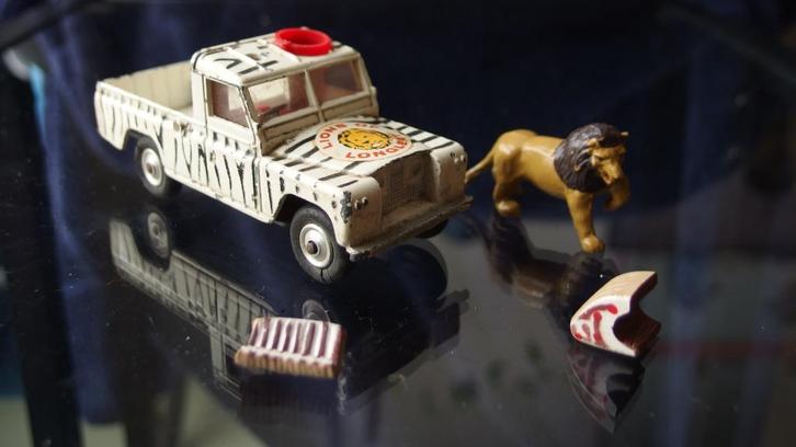 Corgi Toys Land Rover 109” Lions of Longleat 1/43 (1968-71), Hobby en Vrije tijd, Modelauto's | 1:43, Gebruikt, Auto, Dinky Toys