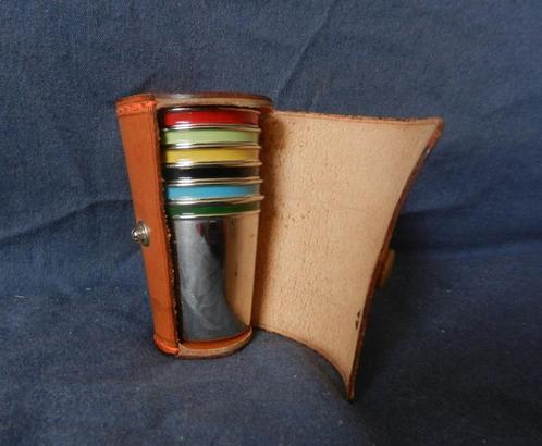 Leren etui met zes bekertjes m kleurstreep Germany c1940-55, Antiek en Kunst, Antiek | Keukenbenodigdheden, Ophalen of Verzenden