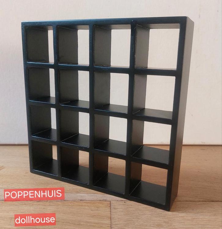 Poppenhuis zwarte vakken kast modern design 1:12, Verzamelen, Poppenhuizen en Toebehoren, Zo goed als nieuw, Decoratie, Ophalen of Verzenden
