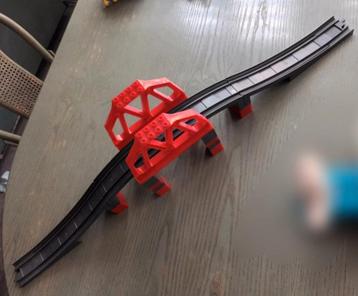 De Duplo brug is een analoge beschikbaar voor biedingen