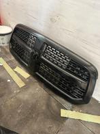 Dodge RAM Laramie 2013-2018 grille gespoten zwart, Gebruikt, Ophalen of Verzenden, Bumper, Voor