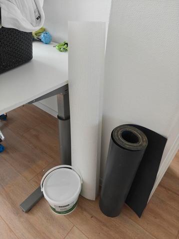 Restant glasvezel behang + restant Lijm beschikbaar voor biedingen