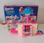 Vintage barbie keuken 9119 uit 1984, Ophalen of Verzenden, Gebruikt, Kleertjes