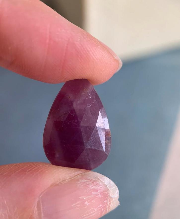 Paars roze saffier edelsteen facetgeslepen druppel, Sieraden, Tassen en Uiterlijk, Edelstenen, Nieuw, Ophalen of Verzenden