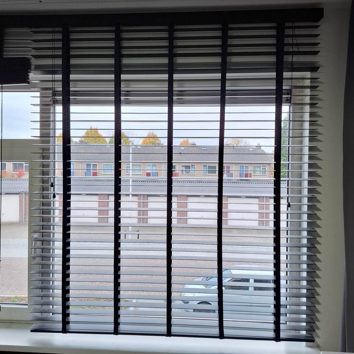 GAMMA Houten Jaloezieën 50mm - Mat Zwart - 2 stuks, Huis en Inrichting, Stoffering | Gordijnen en Lamellen, Gebruikt, 150 tot 200 cm