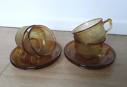 Arcoroc kop en schotels, amberkleurig, als nieuw, setprijs., Huis en Inrichting, Keuken | Servies, Zo goed als nieuw, Kop(pen) en/of Schotel(s)