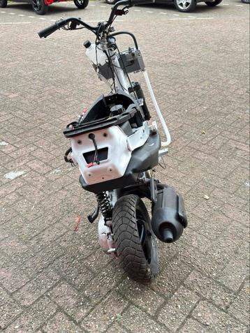 Piaggio Zip Brommer Project (Hexagon 125cc 2T) beschikbaar voor biedingen