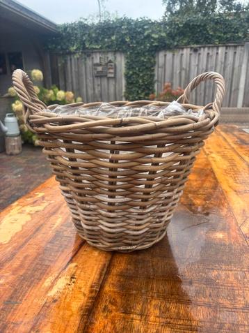 Rattan Mand - Plantenmand / Opbergmand beschikbaar voor biedingen