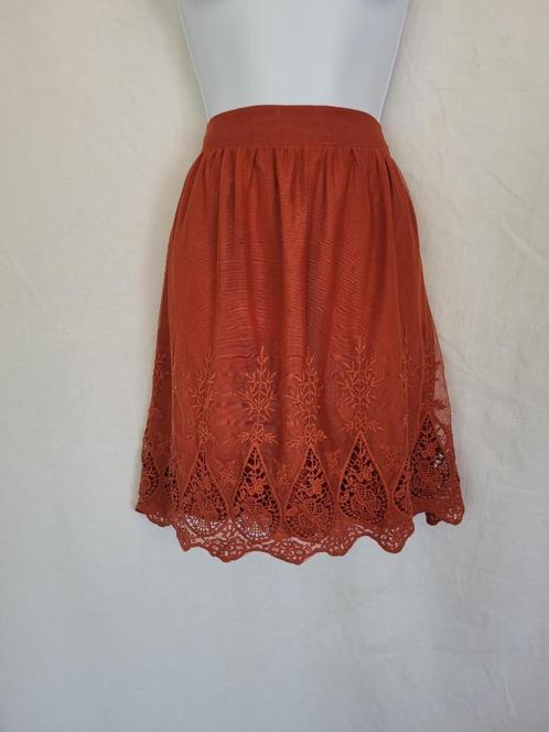 Mooie rok met een laagje tule en kant mt M merk Forever 21, Kleding | Dames, Rokken, Zo goed als nieuw, Maat 38/40 (M), Bruin