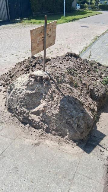 Gratis paar kuub grond beschikbaar voor biedingen