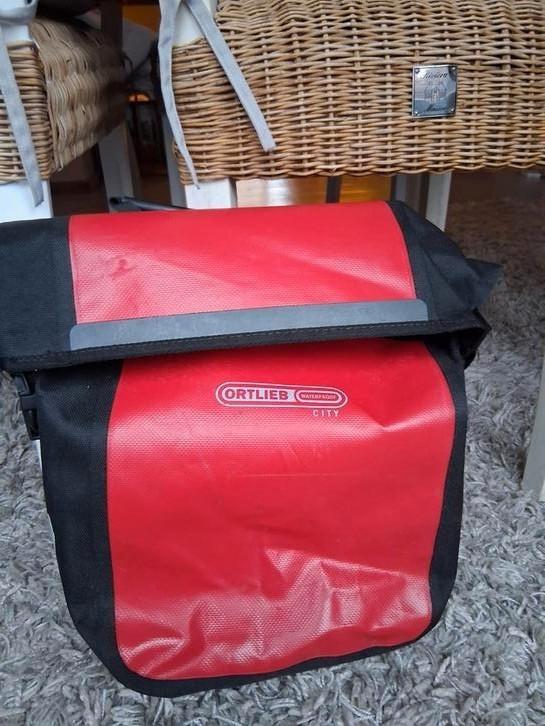 Rode Ortlieb fietstassen 12,5 liter, Fietsen en Brommers, Fietsaccessoires | Fietstassen, Gebruikt, Ophalen of Verzenden