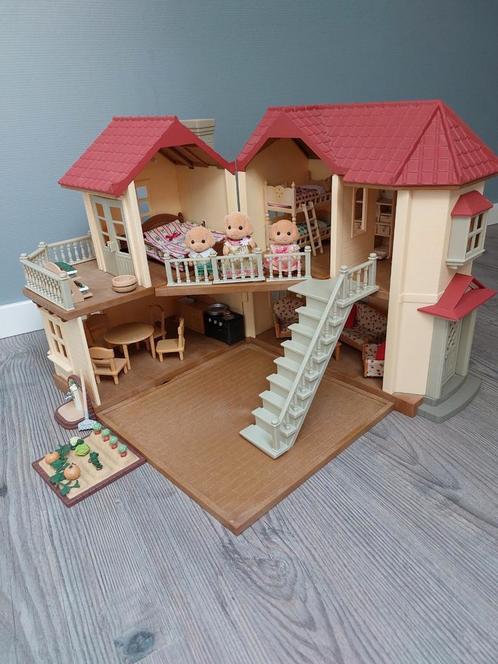 Sylvanian families grote huis met inrichting en hondjes, Kinderen en Baby's, Speelgoed | Poppenhuizen, Zo goed als nieuw, Poppenhuis