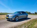 BMW 5-Serie 3.0 I 530 E60 AUT 2003 Grijs M-pakket youngtimer, Automaat, Achterwielaandrijving, Zwart, 2000 kg