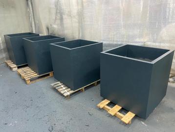 Plantenbakken Plantenbak 80x80x80 en 80x80x60 beschikbaar voor biedingen