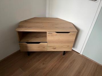 Hoek TV-meubel in goede staat beschikbaar voor biedingen