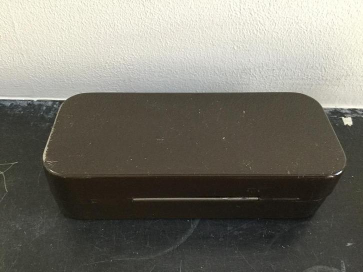 Vintage bruin metalen Pfaff-blikje met naaigarnituren, Verzamelen, Retro, Huis en Inrichting, Ophalen of Verzenden