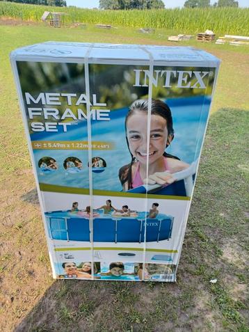 Intex zwembad nieuw in doos  zeer groot 549x122 beschikbaar voor biedingen