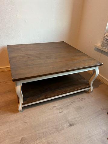 Zeer mooie salontafel  beschikbaar voor biedingen