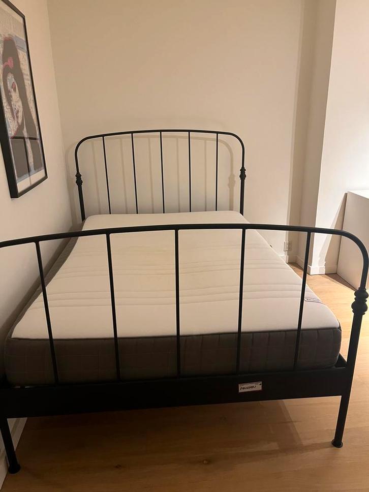 Zwart spijlenbed IKEA 140x200 incl lattenbodem, Huis en Inrichting, Slaapkamer | Bedden, Gebruikt, Tweepersoons, 140 cm, 200 cm