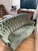 Klassieke groene bank met houten poten vintage, Huis en Inrichting, Banken | Sofa's en Chaises Longues, Ophalen, Gebruikt, Driepersoons
