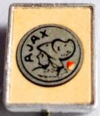 Ajax clubspeld - rechthoek kleur creme (oud speldje), Verzamelen, Speldjes, Pins en Buttons, Verzenden, Gebruikt, Sport, Speldje of Pin