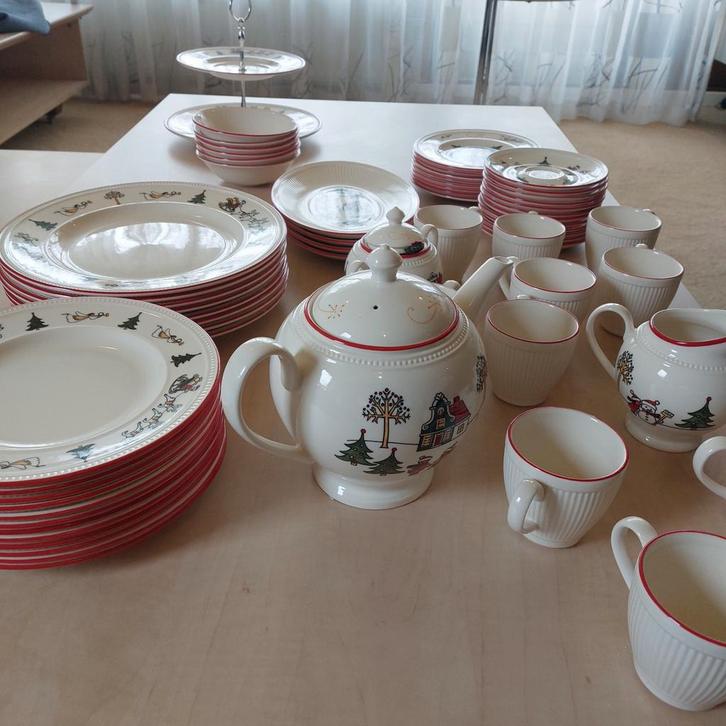 Wedgwood Windsor Christmas Servies, Huis en Inrichting, Keuken | Servies, Zo goed als nieuw, Compleet servies, Wedgwood, Porselein