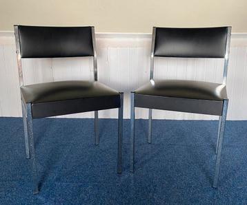 Vitage stoelen (leren zitting) beschikbaar voor biedingen