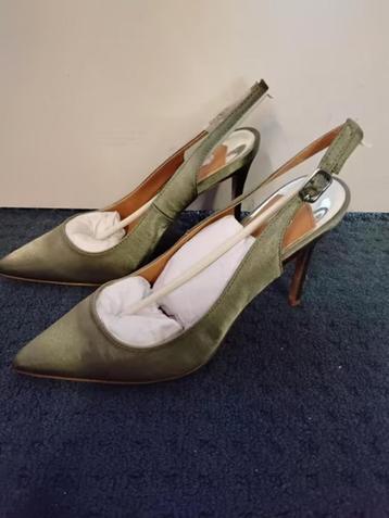 ZGAN! Rivera island dameshakken 10 cm khaki maat 40 €8,99 beschikbaar voor biedingen
