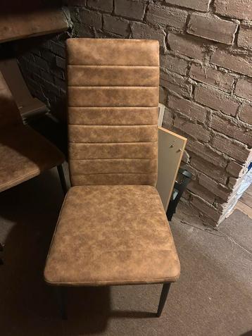 6 eetkamerstoelen beschikbaar voor biedingen
