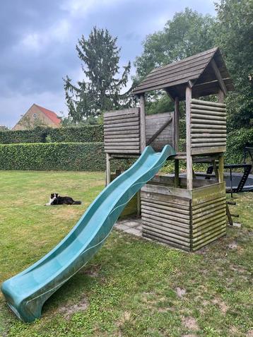 Houten speeltoestel met glijbaan beschikbaar voor biedingen