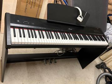 Stage 1 Amadeus Piano beschikbaar voor biedingen