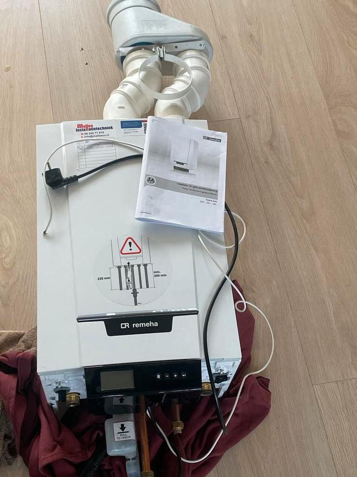 Remeha CV Ketel - uit 2021, Doe-het-zelf en Verbouw, Geisers en Boilers, Zo goed als nieuw, Boiler, Aardgas, 20 tot 100 liter