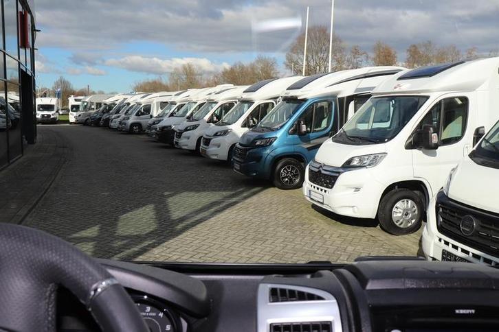 CAPRON Sunlight Adventure T 69 L Queensbed T69L Queens en pa, Caravans en Kamperen, Campers, Bedrijf, tot en met 4, Half-integraal