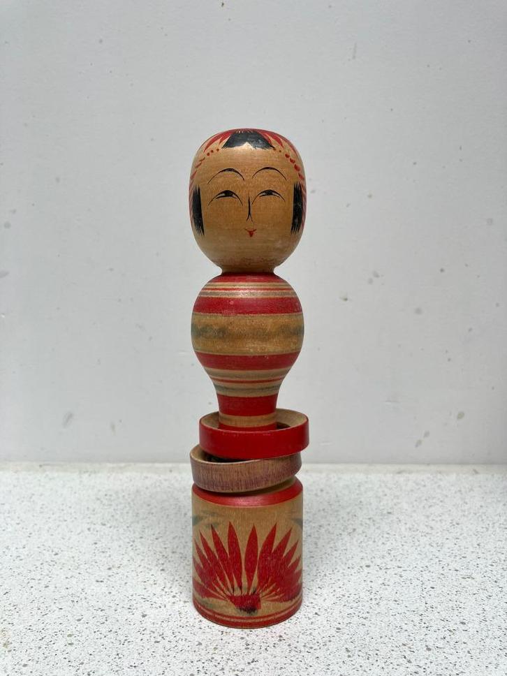 Kleine Yajiro kokeshi rammelaar, Antiek en Kunst, Kunst | Niet-Westerse kunst, Ophalen of Verzenden