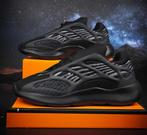 Yeezy 700, Ophalen of Verzenden, Zo goed als nieuw, Overige kleuren