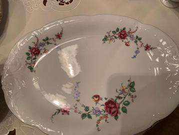 Servies set beschikbaar voor biedingen