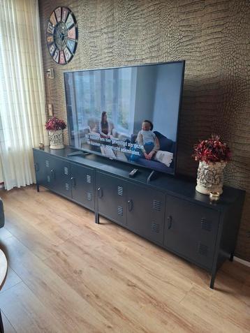 Mooi tv meubel 2.40 breed, zijn 2 kastjes