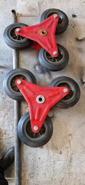 Wielen  (harde rubberen ) beschikbaar voor biedingen
