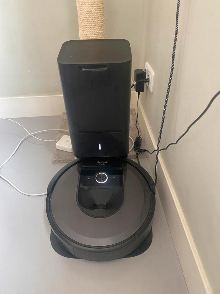 Roomba i7 met cleanbase en extra accessoires, Witgoed en Apparatuur, Stofzuigers, Gebruikt, Robotstofzuiger, Stofzak, Ophalen