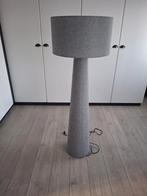 Vloerlamp Pandia Grijs - Kwantum, Huis en Inrichting, Lampen | Vloerlampen, Ophalen, Japandi, 100 tot 150 cm, Zo goed als nieuw