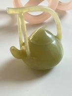 Small Chinese teapot  jade, finely carved. Antique work,, Sieraden, Tassen en Uiterlijk, Broches, Ophalen of Verzenden, Zo goed als nieuw