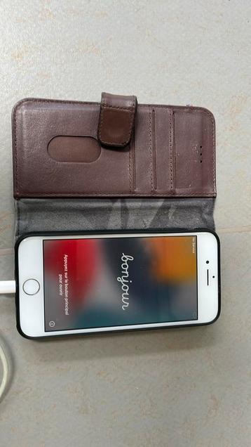 Iphone 7 met hoesje beschikbaar voor biedingen